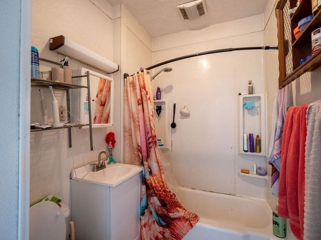 12 Ives St, Worcester, MA 01603