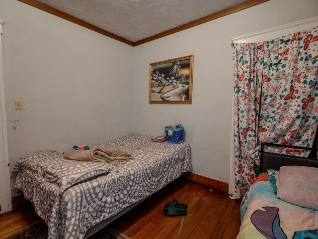 12 Ives St, Worcester, MA 01603