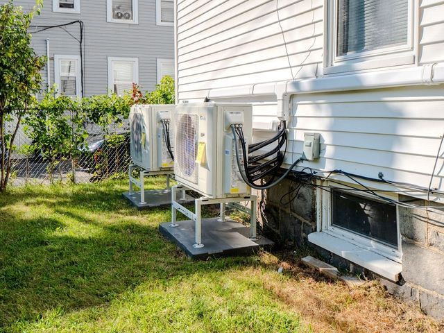 12 Ives St, Worcester, MA 01603
