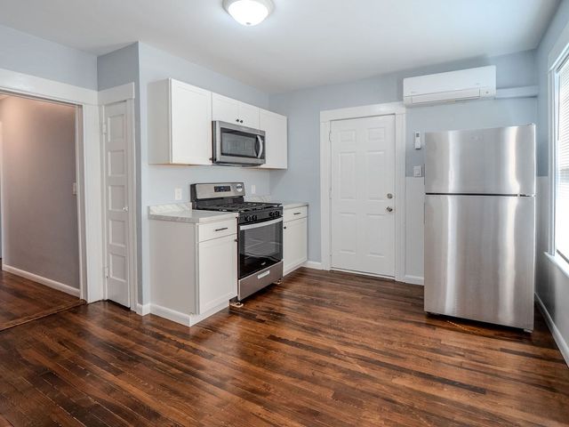 12 Ives St, Worcester, MA 01603