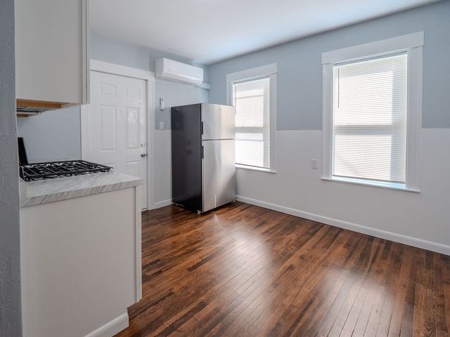 12 Ives St, Worcester, MA 01603