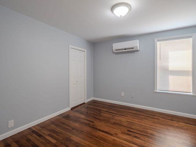 12 Ives St, Worcester, MA 01603