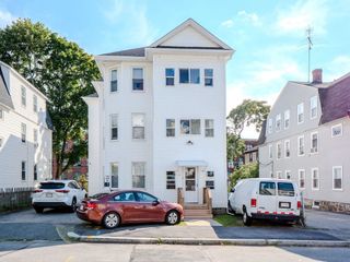 12 Ives St, Worcester, MA 01603