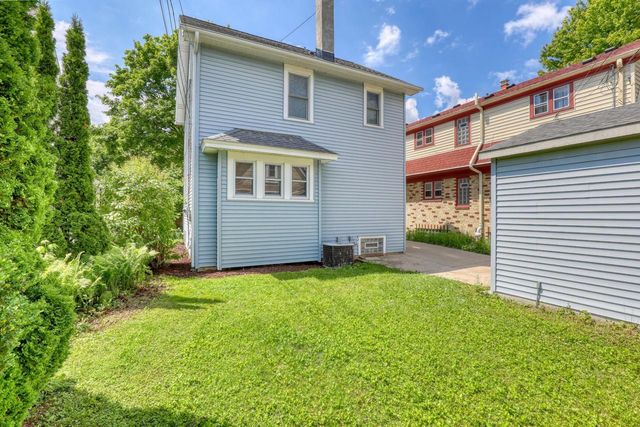 1406 E Kensington BOULEVARD, Shorewood, WI 53211