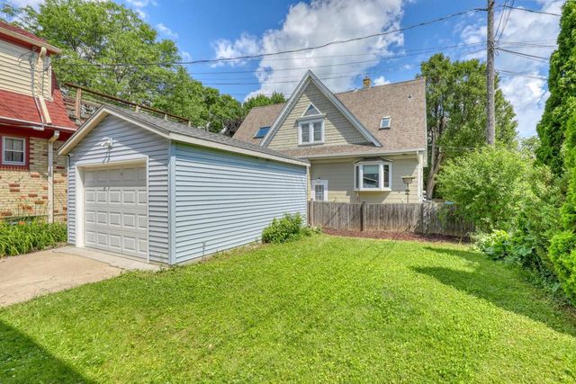 1406 E Kensington BOULEVARD, Shorewood, WI 53211