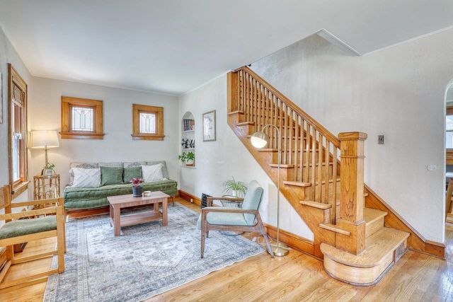 1406 E Kensington BOULEVARD, Shorewood, WI 53211