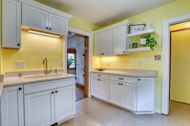 1406 E Kensington BOULEVARD, Shorewood, WI 53211