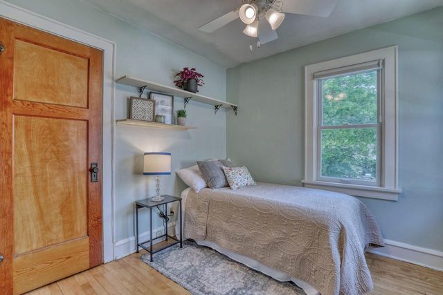 1406 E Kensington BOULEVARD, Shorewood, WI 53211