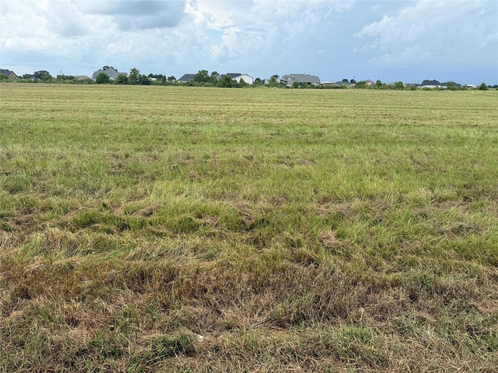 526 Chuckwagon Trail, Angleton, TX 77515