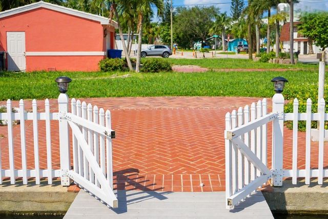 11855 1ST STREET E, Treasure Island, FL 33706