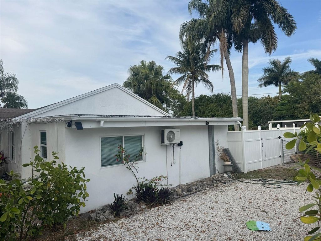 3918 Serubi Avenue, Palm Springs, FL 33461