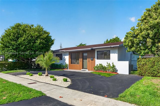 3210 SW 94th Ct, Miami, FL 33165