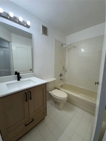 8936 W Flagler Street 201, Miami, FL 33174