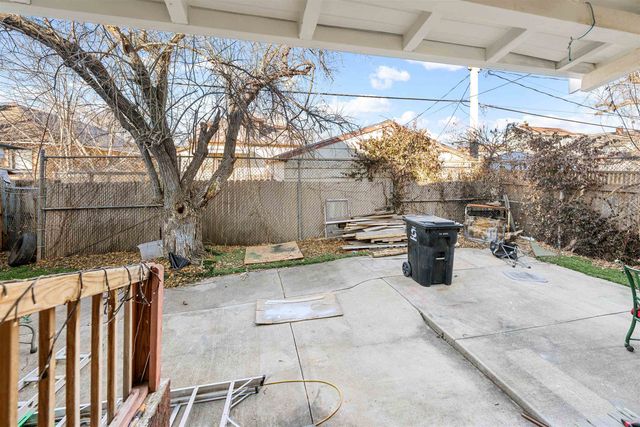 452 S 8th St, Salina, KS 67401