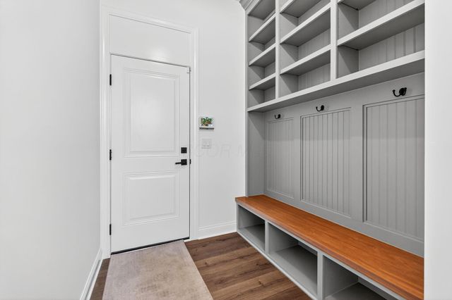 3290 Briarwood Lane, Lewis Center, OH 43035