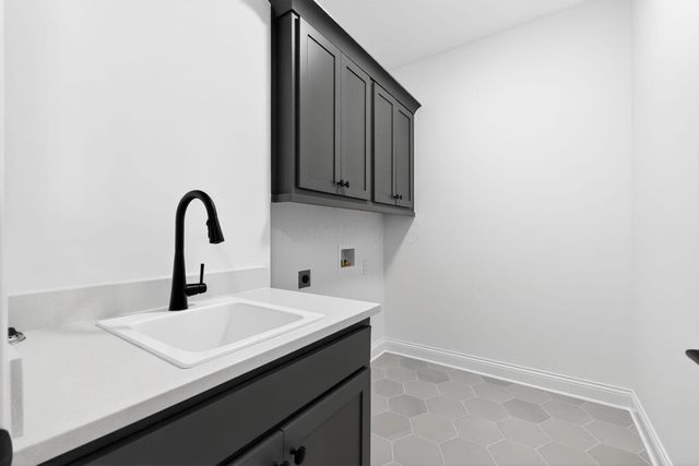 3290 Briarwood Lane, Lewis Center, OH 43035