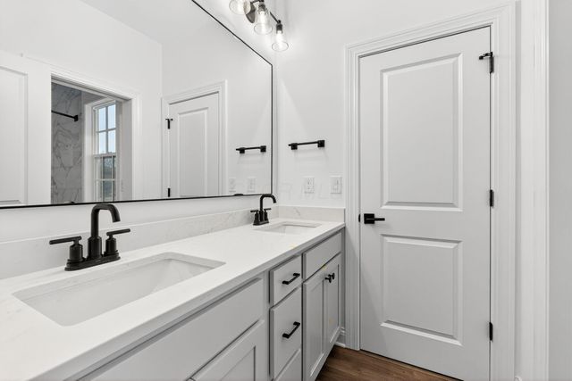 3290 Briarwood Lane, Lewis Center, OH 43035