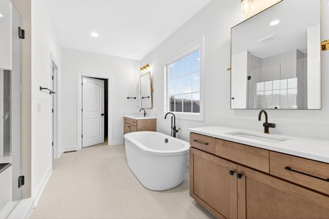 3290 Briarwood Lane, Lewis Center, OH 43035