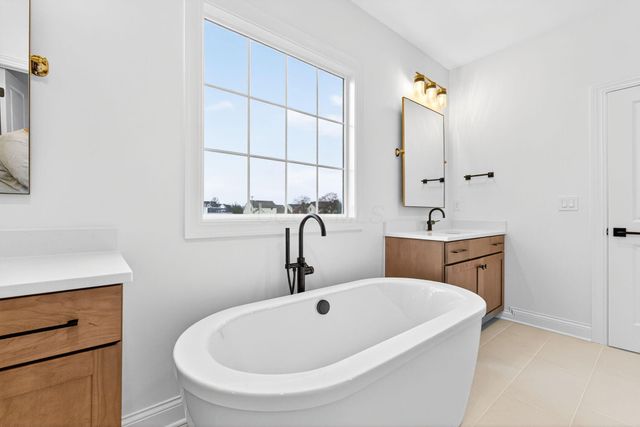 3290 Briarwood Lane, Lewis Center, OH 43035