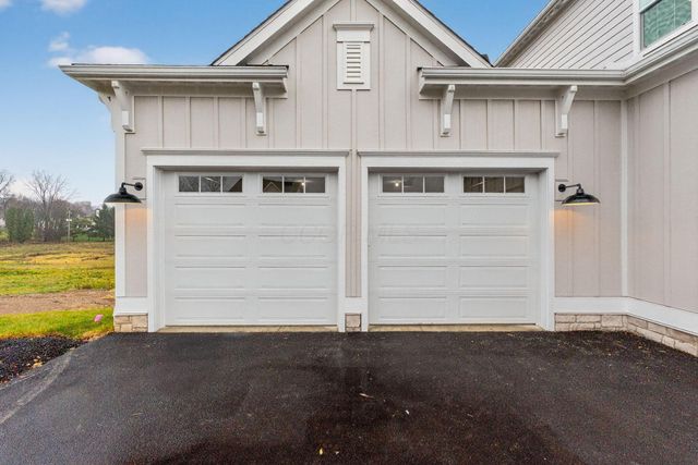 3290 Briarwood Lane, Lewis Center, OH 43035