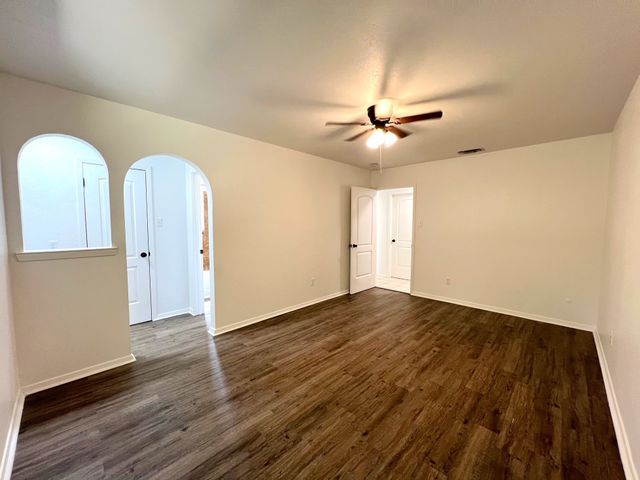 213 Glenhaven Drive, Azle, TX 76020