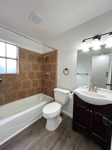 213 Glenhaven Drive, Azle, TX 76020