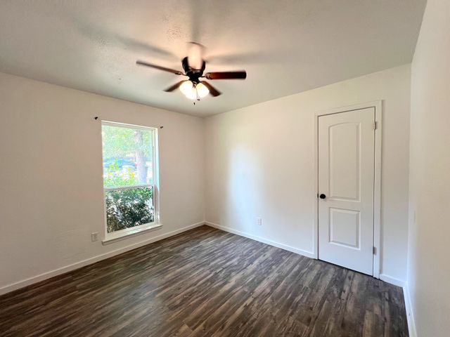 213 Glenhaven Drive, Azle, TX 76020