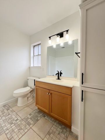 213 Glenhaven Drive, Azle, TX 76020