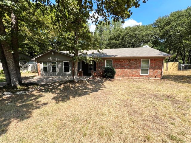 213 Glenhaven Drive, Azle, TX 76020