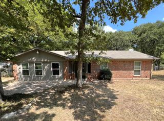 213 Glenhaven Drive, Azle, TX 76020
