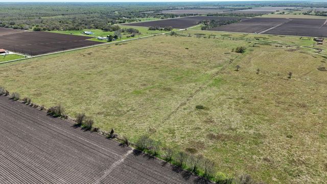 4439 Schultz Road, Damon, TX 77430