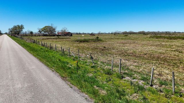 4439 Schultz Road, Damon, TX 77430