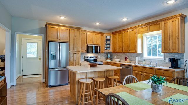 102 Rockhaven Drive, Guntersville, AL 35976