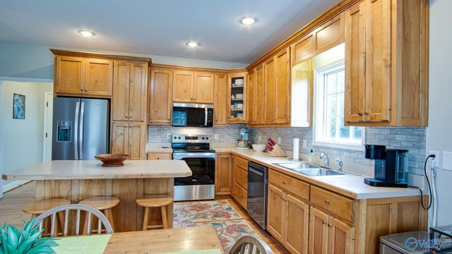 102 Rockhaven Drive, Guntersville, AL 35976