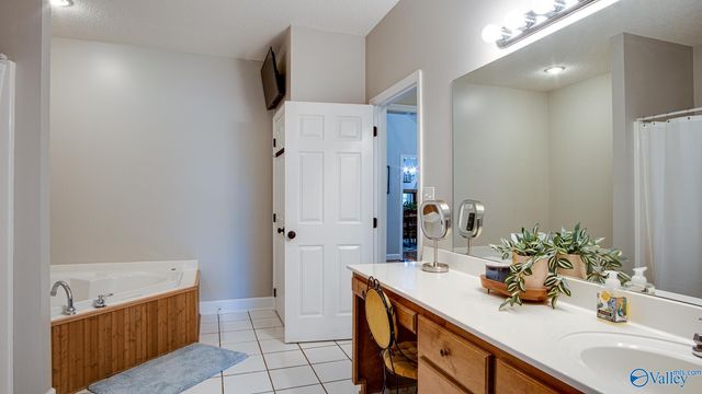 102 Rockhaven Drive, Guntersville, AL 35976