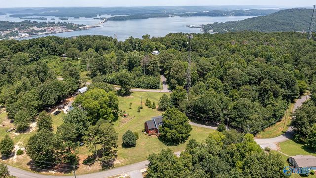 102 Rockhaven Drive, Guntersville, AL 35976