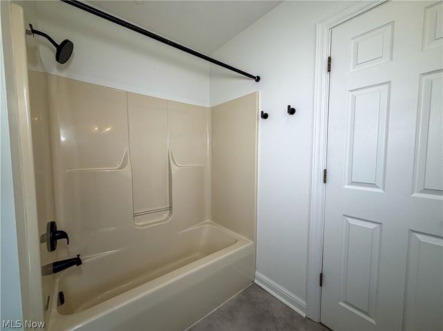9825 Struthers Road, New Middletown, OH 44442