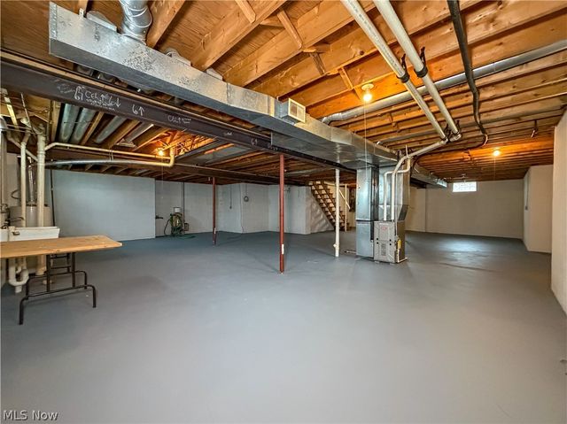 9825 Struthers Road, New Middletown, OH 44442