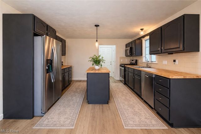 9825 Struthers Road, New Middletown, OH 44442