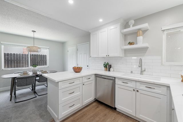 105 Waterglen Cir, Sacramento, CA 95826