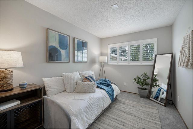 105 Waterglen Cir, Sacramento, CA 95826