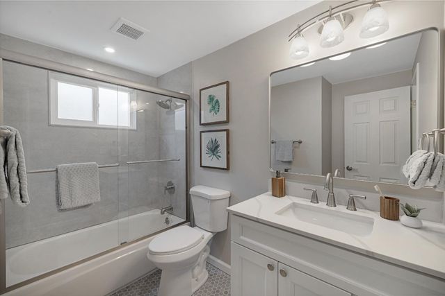 105 Waterglen Cir, Sacramento, CA 95826