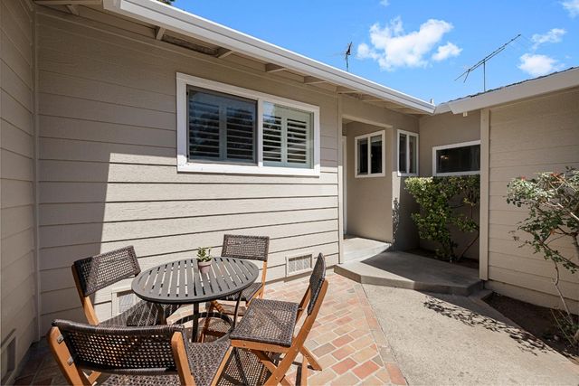105 Waterglen Cir, Sacramento, CA 95826