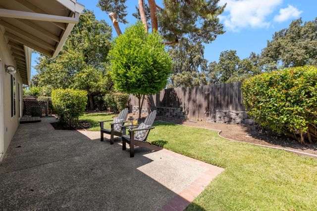 105 Waterglen Cir, Sacramento, CA 95826