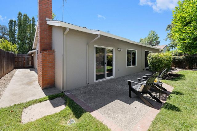 105 Waterglen Cir, Sacramento, CA 95826