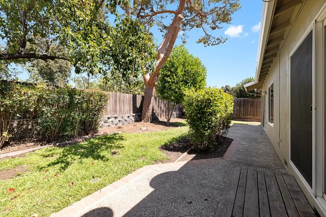 105 Waterglen Cir, Sacramento, CA 95826