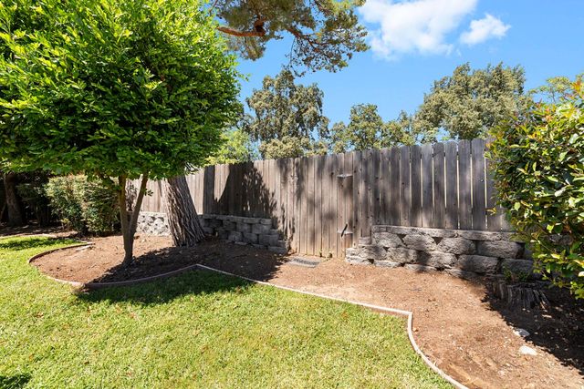 105 Waterglen Cir, Sacramento, CA 95826