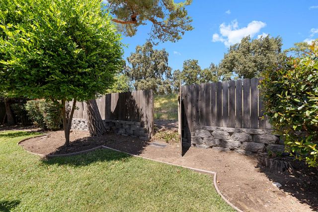 105 Waterglen Cir, Sacramento, CA 95826