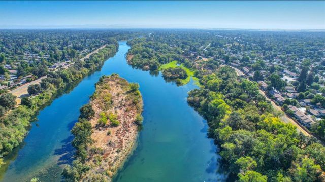 105 Waterglen Cir, Sacramento, CA 95826