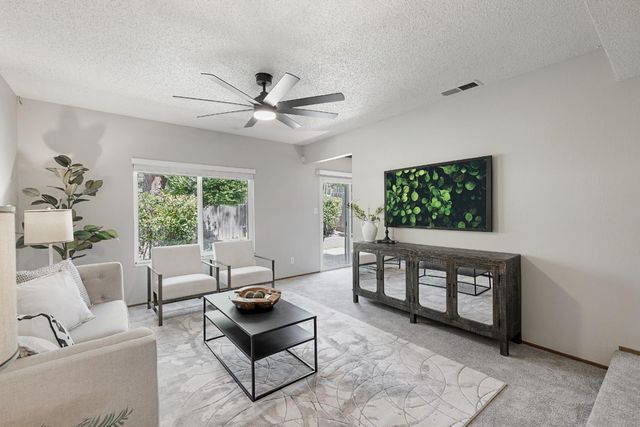 105 Waterglen Cir, Sacramento, CA 95826
